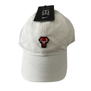 Tiger Woods hat